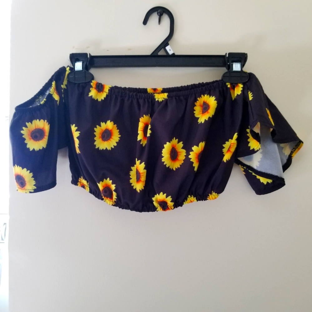 Off-the-shoulder Zaful Sunflower crop top. Size small